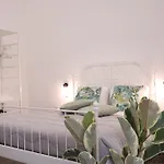 Casa Alessandra Nel Centro Di Con 2 E 2 Bagni * 나르도