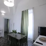 Casa Alessandra Nel Centro Di Con 2 E 2 Bagni 펜션 *