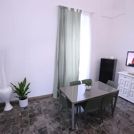 Casa Alessandra Nel Centro Di Con 2 E 2 Bagni Vakantiehuis